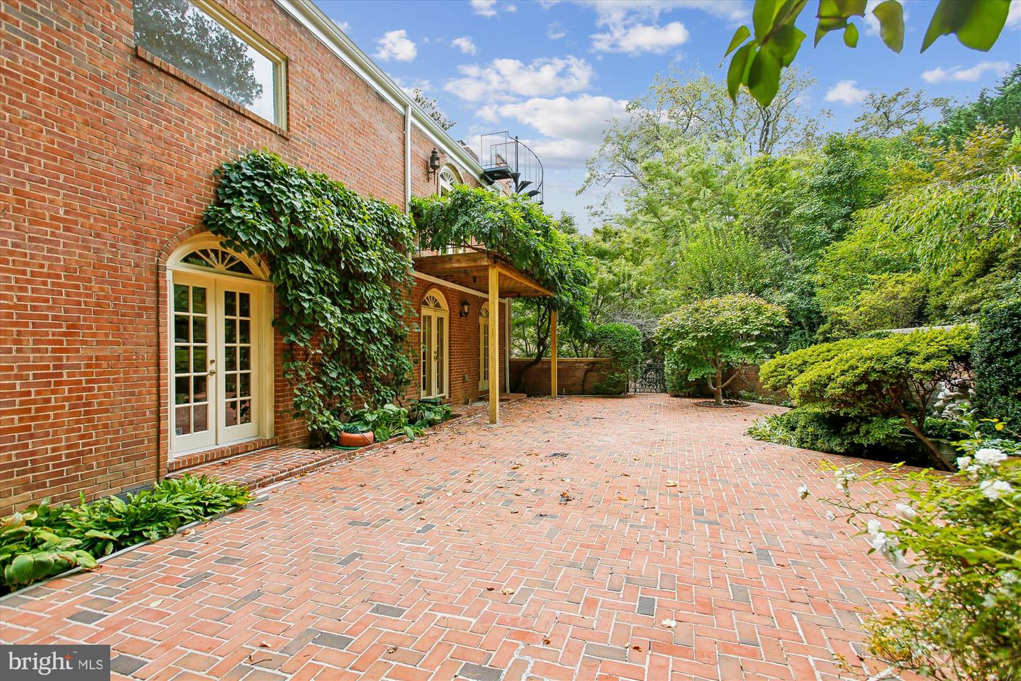 4016 LINNEAN AVE NW, WASHINGTON, District Of Columbia 20008, 4 Bedrooms Bedrooms, ,3 BathroomsBathrooms,Residential,For sale,4016 LINNEAN AVE NW,DCDC2215224 MLS # DCDC2215224