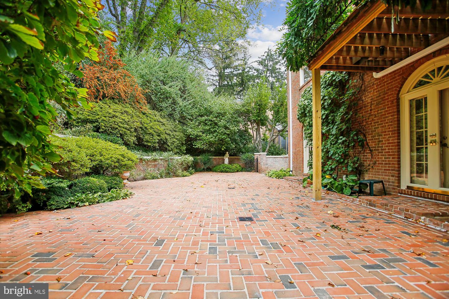 4016 LINNEAN AVE NW, WASHINGTON, District Of Columbia 20008, 4 Bedrooms Bedrooms, ,3 BathroomsBathrooms,Residential,For sale,4016 LINNEAN AVE NW,DCDC2215224 MLS # DCDC2215224