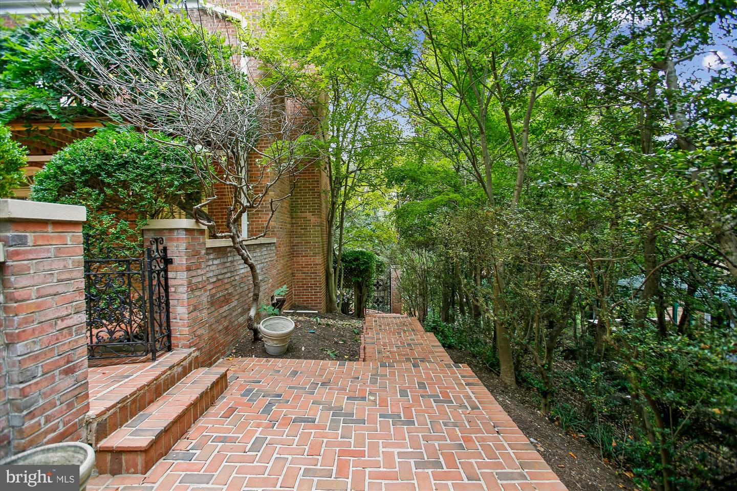 4016 LINNEAN AVE NW, WASHINGTON, District Of Columbia 20008, 4 Bedrooms Bedrooms, ,3 BathroomsBathrooms,Residential,For sale,4016 LINNEAN AVE NW,DCDC2215224 MLS # DCDC2215224