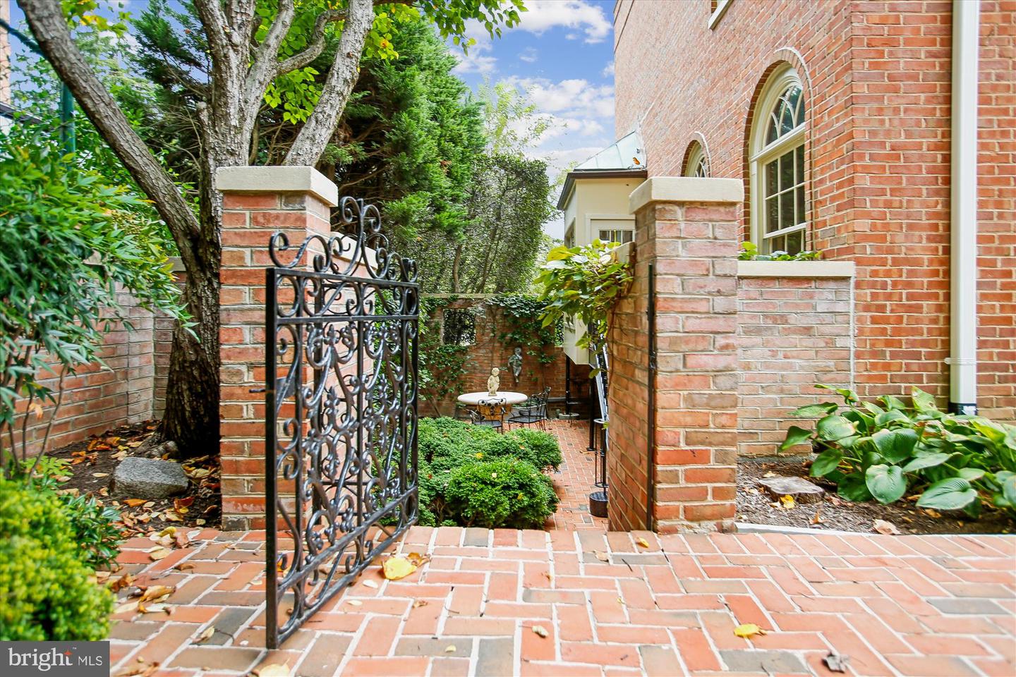 4016 LINNEAN AVE NW, WASHINGTON, District Of Columbia 20008, 4 Bedrooms Bedrooms, ,3 BathroomsBathrooms,Residential,For sale,4016 LINNEAN AVE NW,DCDC2215224 MLS # DCDC2215224