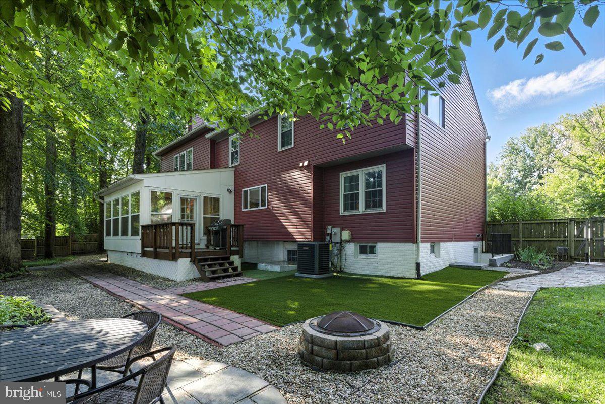 9472 LAPSTRAKE LN, BURKE, Virginia 22015, 7 Bedrooms Bedrooms, ,5 BathroomsBathrooms,Residential,For sale,9472 LAPSTRAKE LN,VAFX2261460 MLS # VAFX2261460