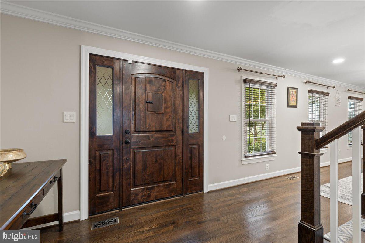 9472 LAPSTRAKE LN, BURKE, Virginia 22015, 7 Bedrooms Bedrooms, ,5 BathroomsBathrooms,Residential,For sale,9472 LAPSTRAKE LN,VAFX2261460 MLS # VAFX2261460