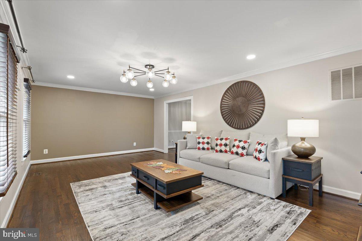 9472 LAPSTRAKE LN, BURKE, Virginia 22015, 7 Bedrooms Bedrooms, ,5 BathroomsBathrooms,Residential,For sale,9472 LAPSTRAKE LN,VAFX2261460 MLS # VAFX2261460