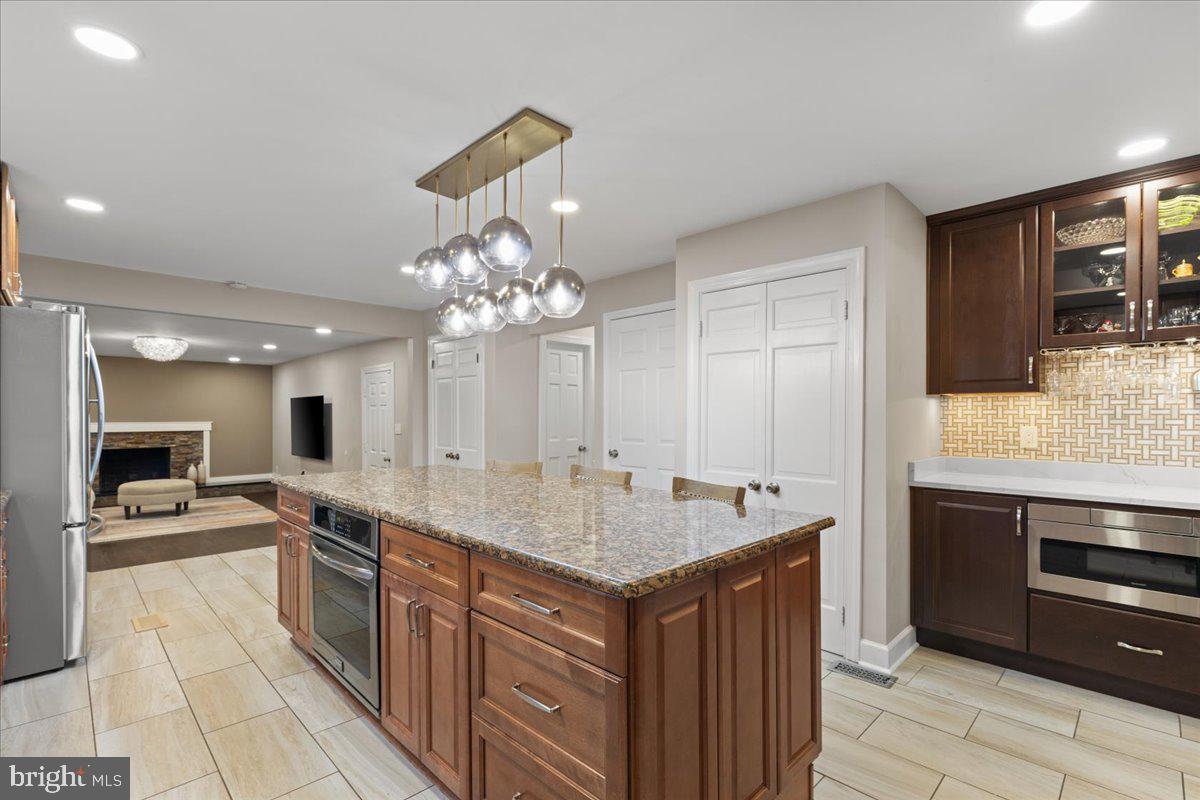 9472 LAPSTRAKE LN, BURKE, Virginia 22015, 7 Bedrooms Bedrooms, ,5 BathroomsBathrooms,Residential,For sale,9472 LAPSTRAKE LN,VAFX2261460 MLS # VAFX2261460