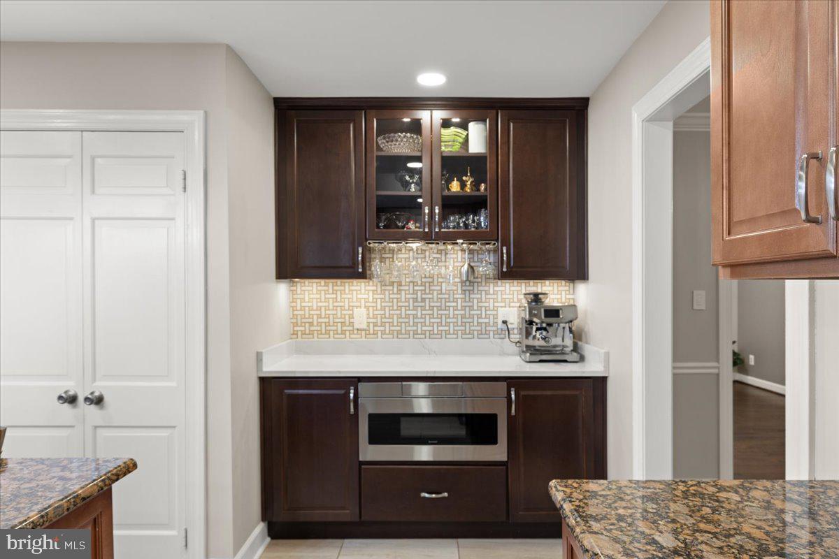 9472 LAPSTRAKE LN, BURKE, Virginia 22015, 7 Bedrooms Bedrooms, ,5 BathroomsBathrooms,Residential,For sale,9472 LAPSTRAKE LN,VAFX2261460 MLS # VAFX2261460