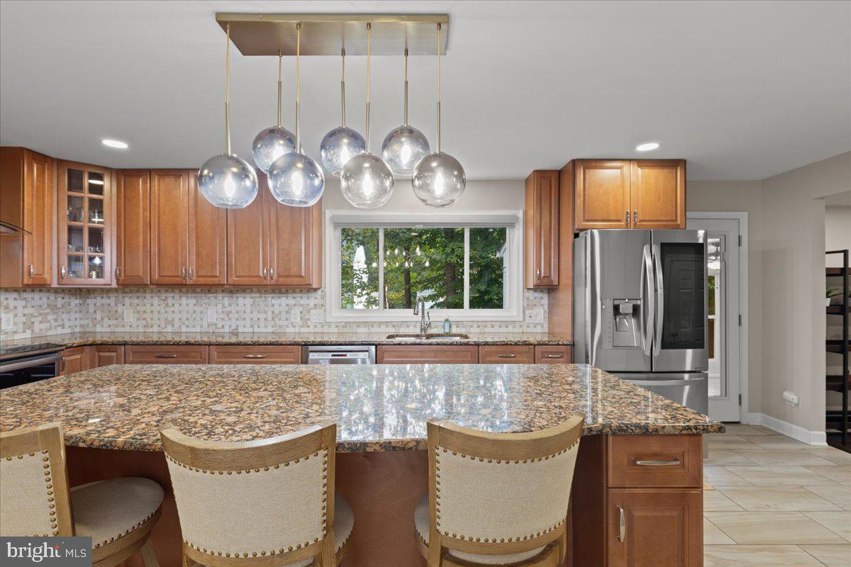 9472 LAPSTRAKE LN, BURKE, Virginia 22015, 7 Bedrooms Bedrooms, ,5 BathroomsBathrooms,Residential,For sale,9472 LAPSTRAKE LN,VAFX2261460 MLS # VAFX2261460