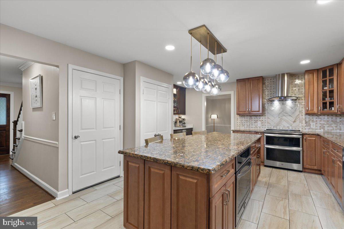 9472 LAPSTRAKE LN, BURKE, Virginia 22015, 7 Bedrooms Bedrooms, ,5 BathroomsBathrooms,Residential,For sale,9472 LAPSTRAKE LN,VAFX2261460 MLS # VAFX2261460