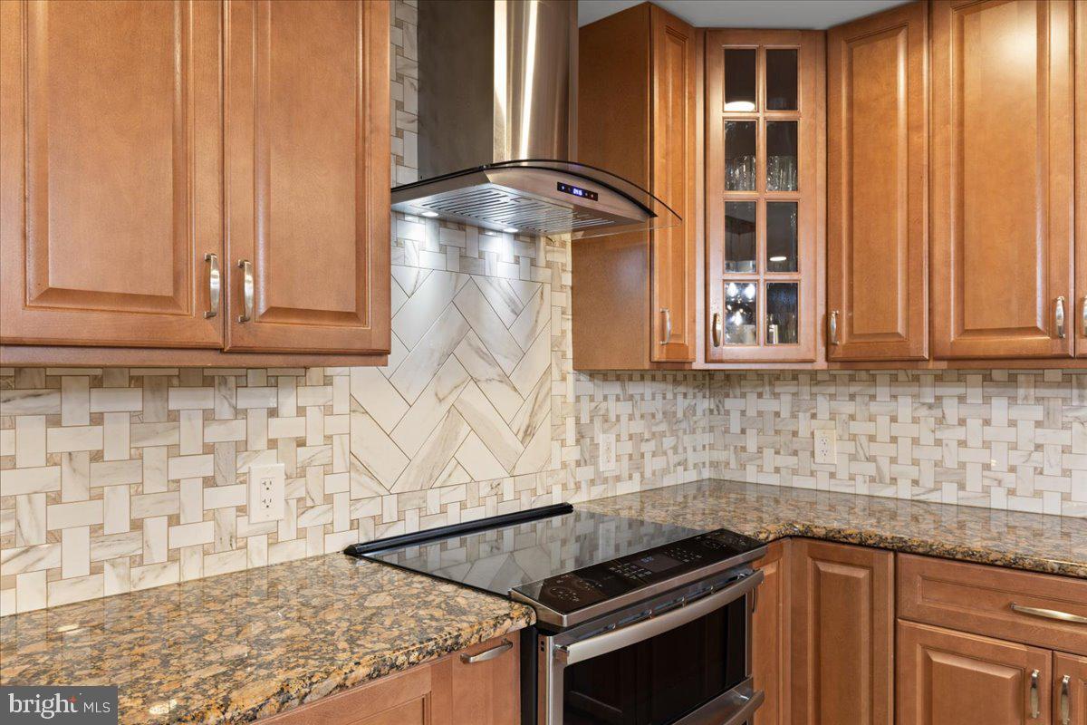 9472 LAPSTRAKE LN, BURKE, Virginia 22015, 7 Bedrooms Bedrooms, ,5 BathroomsBathrooms,Residential,For sale,9472 LAPSTRAKE LN,VAFX2261460 MLS # VAFX2261460