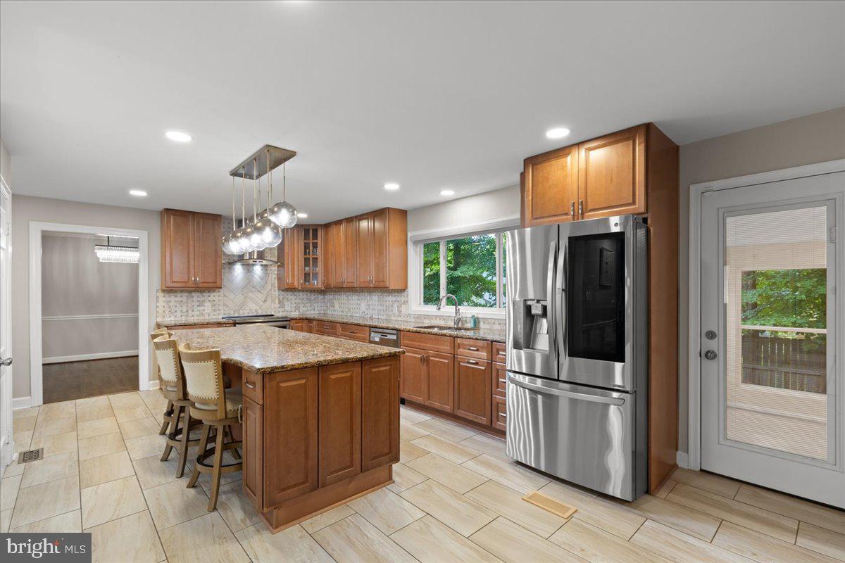 9472 LAPSTRAKE LN, BURKE, Virginia 22015, 7 Bedrooms Bedrooms, ,5 BathroomsBathrooms,Residential,For sale,9472 LAPSTRAKE LN,VAFX2261460 MLS # VAFX2261460