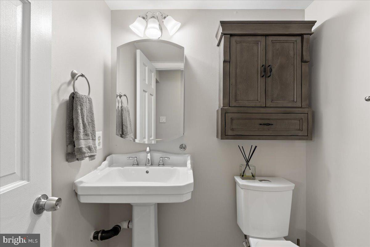 9472 LAPSTRAKE LN, BURKE, Virginia 22015, 7 Bedrooms Bedrooms, ,5 BathroomsBathrooms,Residential,For sale,9472 LAPSTRAKE LN,VAFX2261460 MLS # VAFX2261460