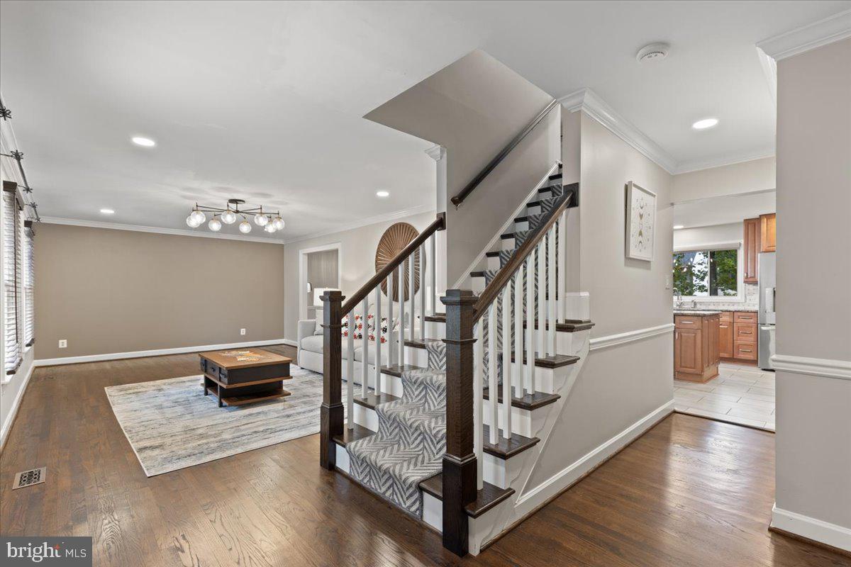 9472 LAPSTRAKE LN, BURKE, Virginia 22015, 7 Bedrooms Bedrooms, ,5 BathroomsBathrooms,Residential,For sale,9472 LAPSTRAKE LN,VAFX2261460 MLS # VAFX2261460