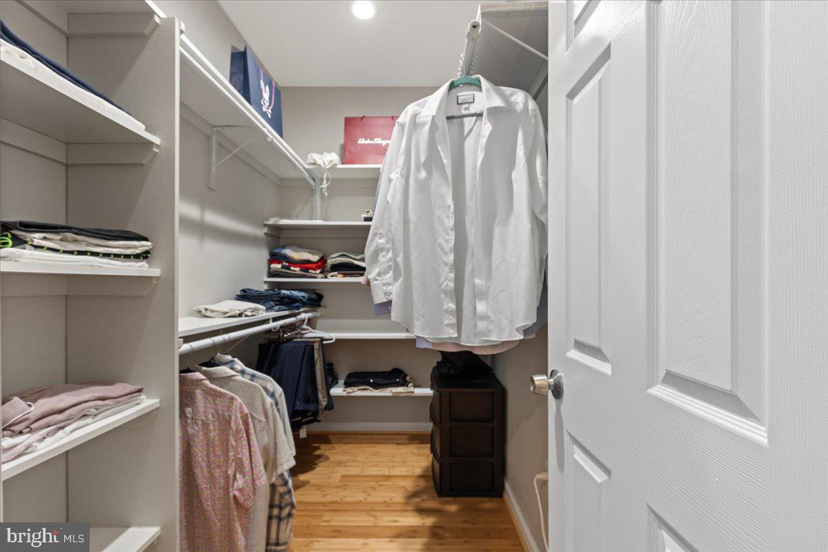 9472 LAPSTRAKE LN, BURKE, Virginia 22015, 7 Bedrooms Bedrooms, ,5 BathroomsBathrooms,Residential,For sale,9472 LAPSTRAKE LN,VAFX2261460 MLS # VAFX2261460