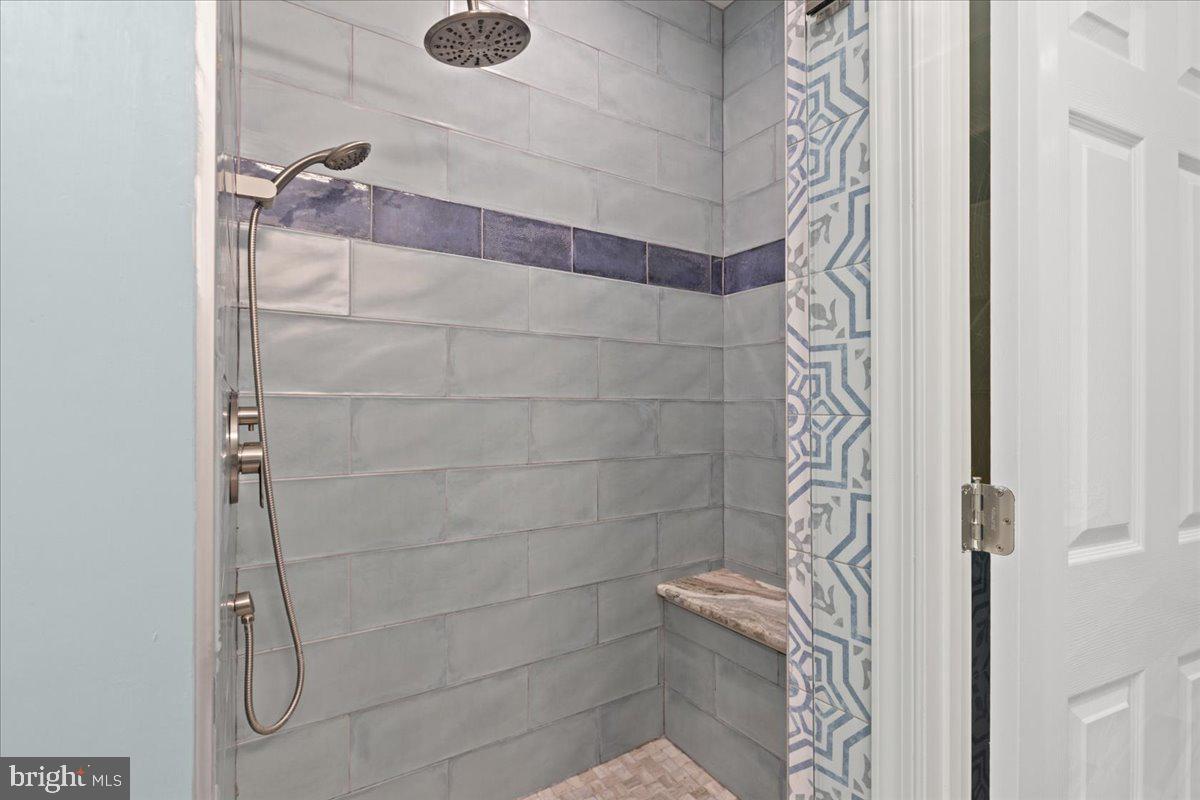 9472 LAPSTRAKE LN, BURKE, Virginia 22015, 7 Bedrooms Bedrooms, ,5 BathroomsBathrooms,Residential,For sale,9472 LAPSTRAKE LN,VAFX2261460 MLS # VAFX2261460