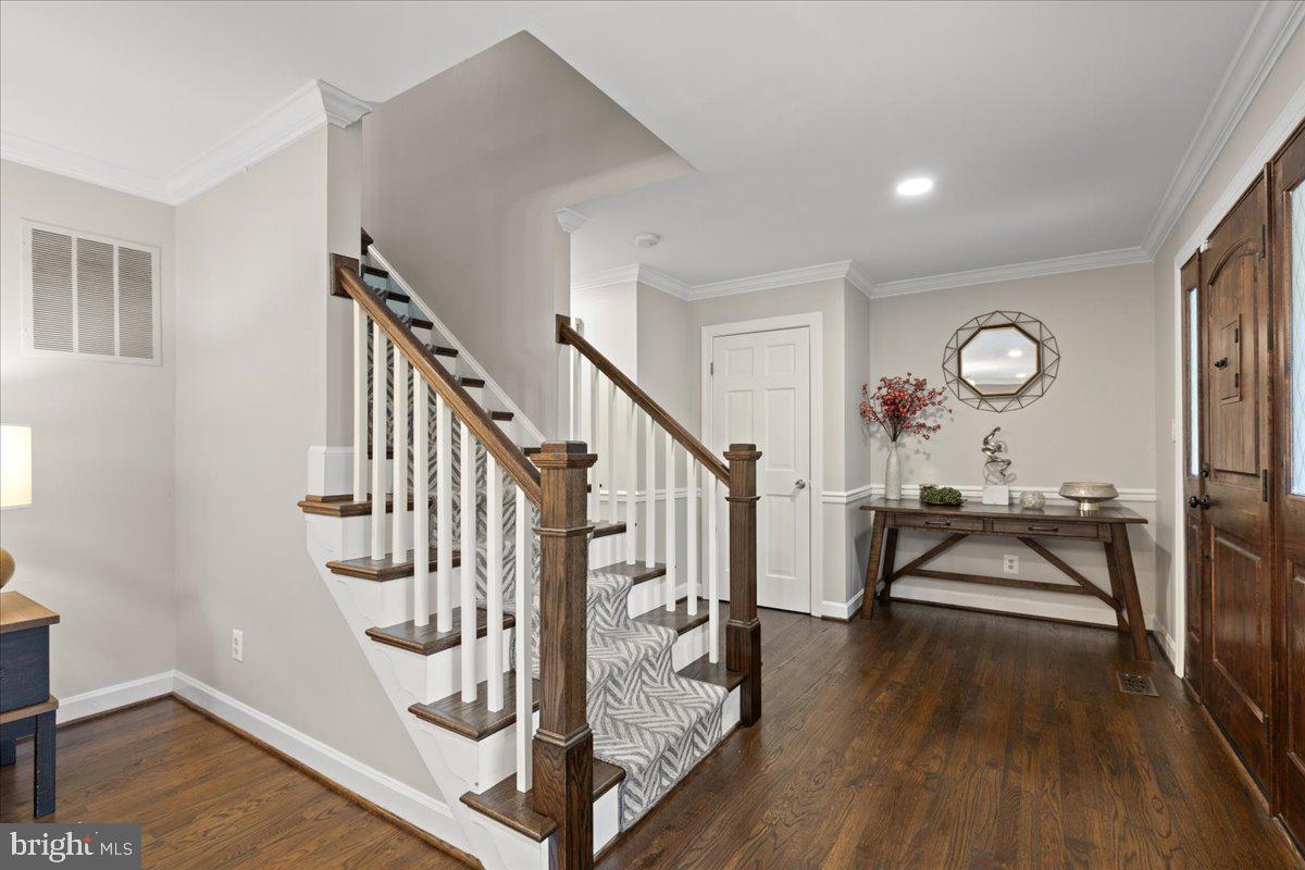 9472 LAPSTRAKE LN, BURKE, Virginia 22015, 7 Bedrooms Bedrooms, ,5 BathroomsBathrooms,Residential,For sale,9472 LAPSTRAKE LN,VAFX2261460 MLS # VAFX2261460