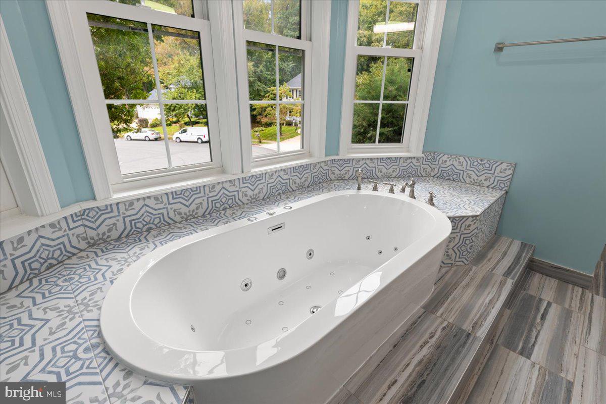 9472 LAPSTRAKE LN, BURKE, Virginia 22015, 7 Bedrooms Bedrooms, ,5 BathroomsBathrooms,Residential,For sale,9472 LAPSTRAKE LN,VAFX2261460 MLS # VAFX2261460