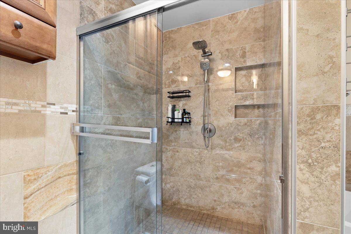 9472 LAPSTRAKE LN, BURKE, Virginia 22015, 7 Bedrooms Bedrooms, ,5 BathroomsBathrooms,Residential,For sale,9472 LAPSTRAKE LN,VAFX2261460 MLS # VAFX2261460