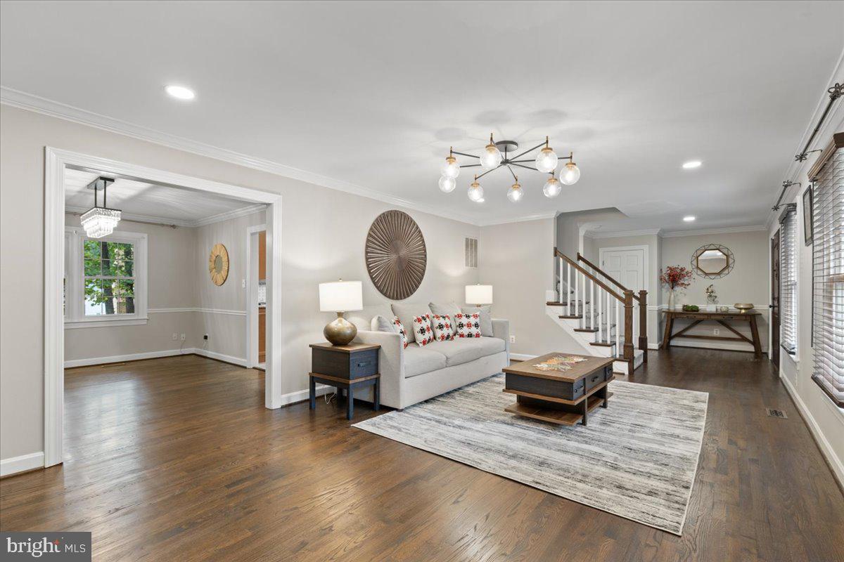 9472 LAPSTRAKE LN, BURKE, Virginia 22015, 7 Bedrooms Bedrooms, ,5 BathroomsBathrooms,Residential,For sale,9472 LAPSTRAKE LN,VAFX2261460 MLS # VAFX2261460