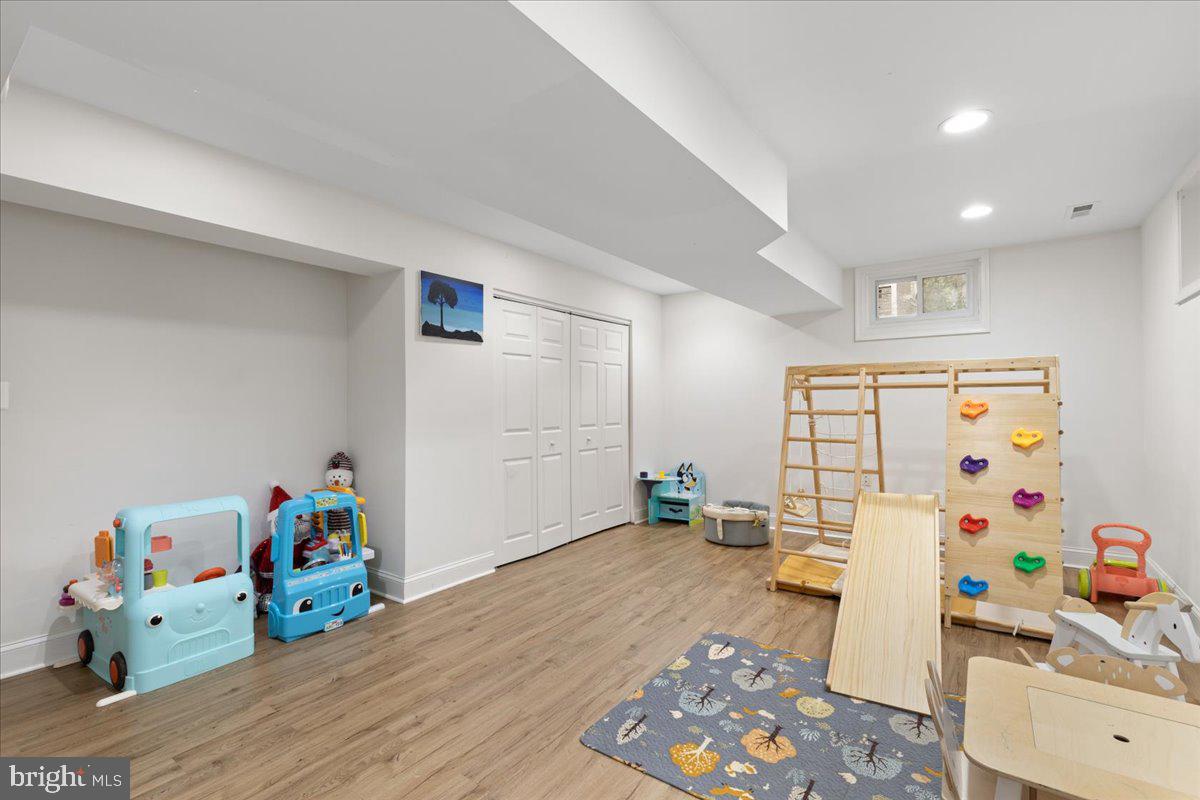 9472 LAPSTRAKE LN, BURKE, Virginia 22015, 7 Bedrooms Bedrooms, ,5 BathroomsBathrooms,Residential,For sale,9472 LAPSTRAKE LN,VAFX2261460 MLS # VAFX2261460