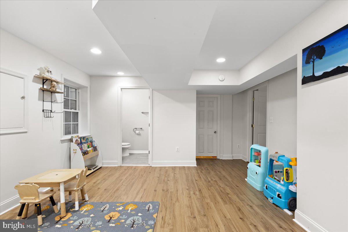 9472 LAPSTRAKE LN, BURKE, Virginia 22015, 7 Bedrooms Bedrooms, ,5 BathroomsBathrooms,Residential,For sale,9472 LAPSTRAKE LN,VAFX2261460 MLS # VAFX2261460