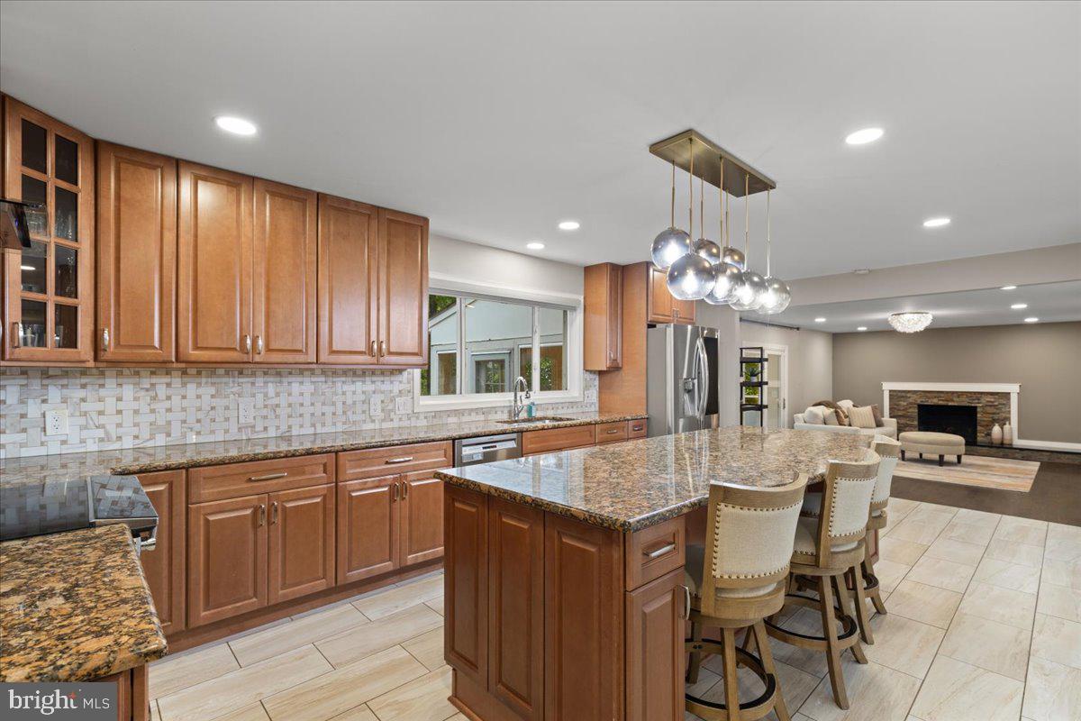 9472 LAPSTRAKE LN, BURKE, Virginia 22015, 7 Bedrooms Bedrooms, ,5 BathroomsBathrooms,Residential,For sale,9472 LAPSTRAKE LN,VAFX2261460 MLS # VAFX2261460