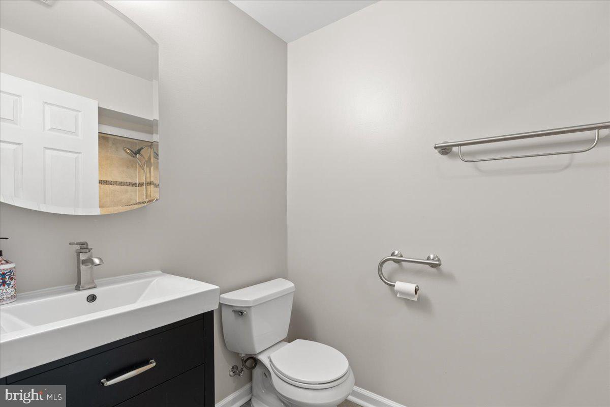 9472 LAPSTRAKE LN, BURKE, Virginia 22015, 7 Bedrooms Bedrooms, ,5 BathroomsBathrooms,Residential,For sale,9472 LAPSTRAKE LN,VAFX2261460 MLS # VAFX2261460