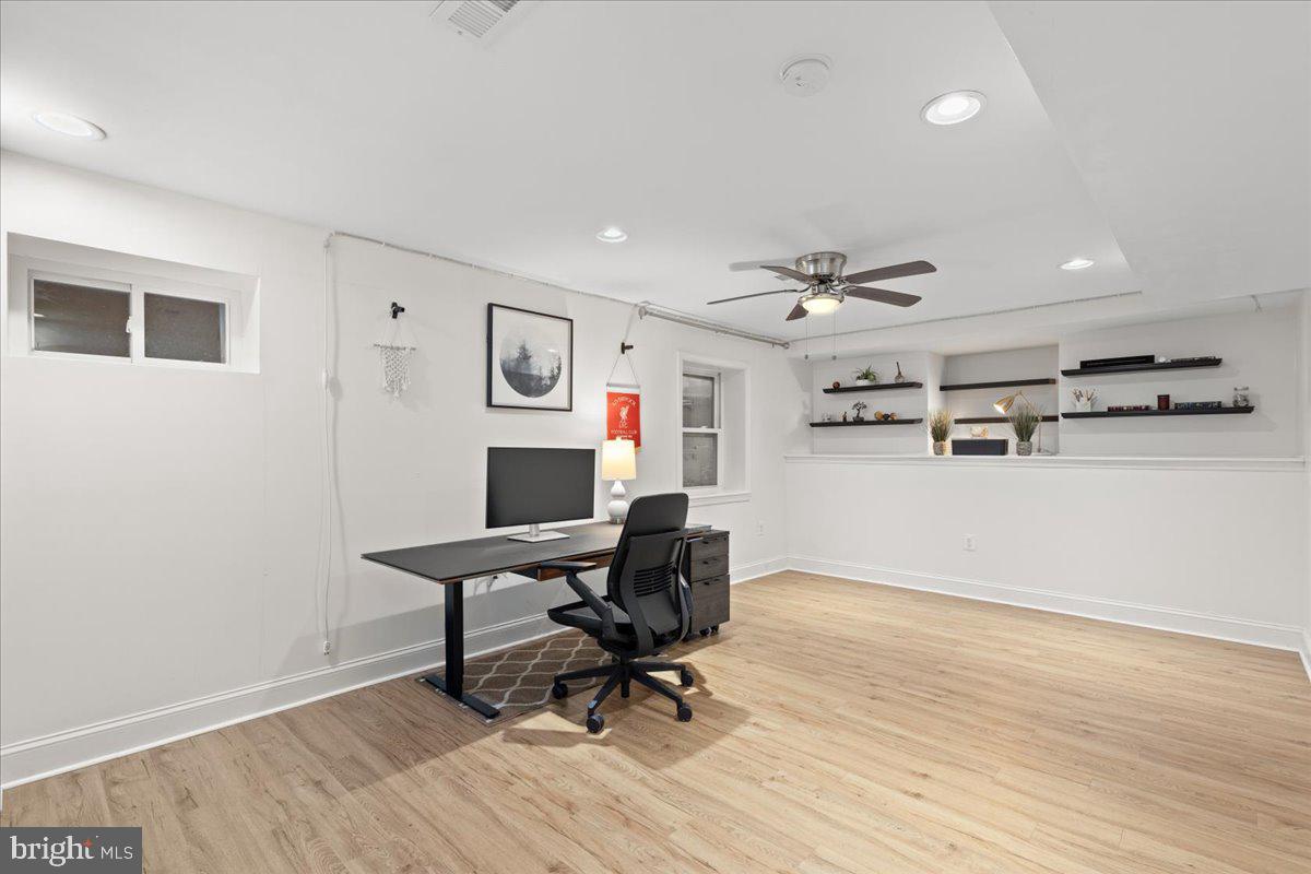 9472 LAPSTRAKE LN, BURKE, Virginia 22015, 7 Bedrooms Bedrooms, ,5 BathroomsBathrooms,Residential,For sale,9472 LAPSTRAKE LN,VAFX2261460 MLS # VAFX2261460