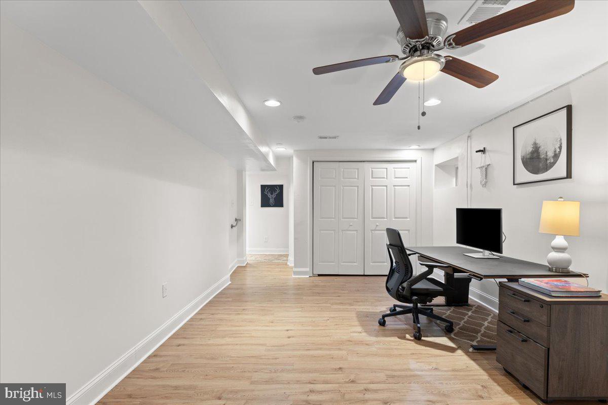 9472 LAPSTRAKE LN, BURKE, Virginia 22015, 7 Bedrooms Bedrooms, ,5 BathroomsBathrooms,Residential,For sale,9472 LAPSTRAKE LN,VAFX2261460 MLS # VAFX2261460