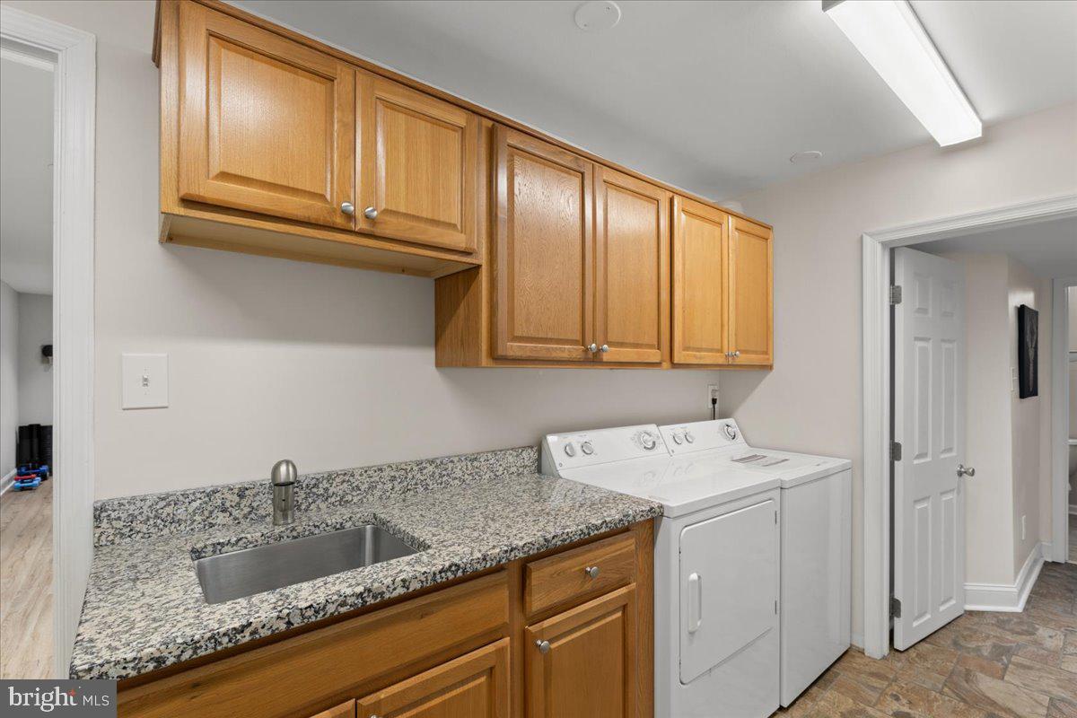 9472 LAPSTRAKE LN, BURKE, Virginia 22015, 7 Bedrooms Bedrooms, ,5 BathroomsBathrooms,Residential,For sale,9472 LAPSTRAKE LN,VAFX2261460 MLS # VAFX2261460