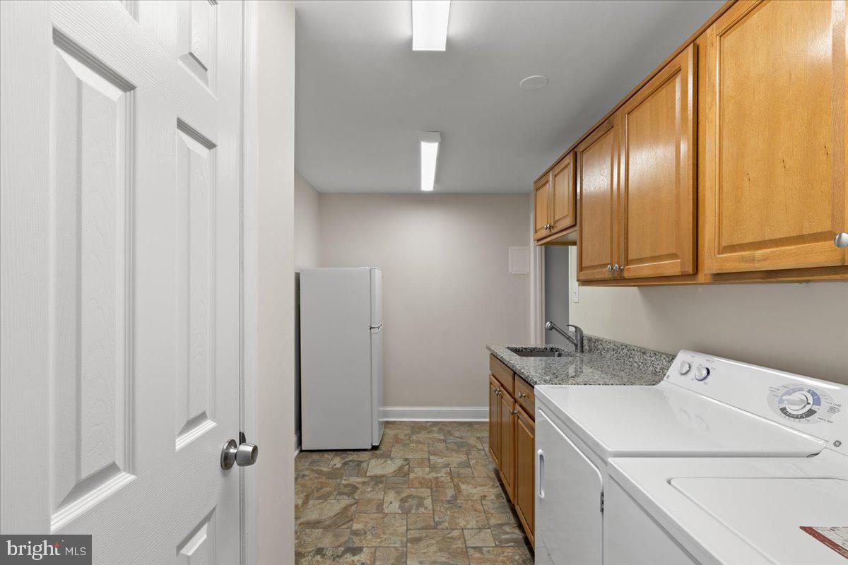 9472 LAPSTRAKE LN, BURKE, Virginia 22015, 7 Bedrooms Bedrooms, ,5 BathroomsBathrooms,Residential,For sale,9472 LAPSTRAKE LN,VAFX2261460 MLS # VAFX2261460