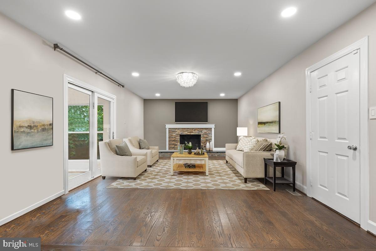 9472 LAPSTRAKE LN, BURKE, Virginia 22015, 7 Bedrooms Bedrooms, ,5 BathroomsBathrooms,Residential,For sale,9472 LAPSTRAKE LN,VAFX2261460 MLS # VAFX2261460