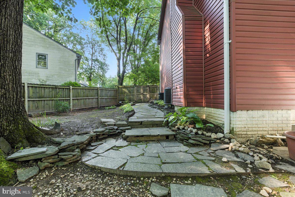 9472 LAPSTRAKE LN, BURKE, Virginia 22015, 7 Bedrooms Bedrooms, ,5 BathroomsBathrooms,Residential,For sale,9472 LAPSTRAKE LN,VAFX2261460 MLS # VAFX2261460