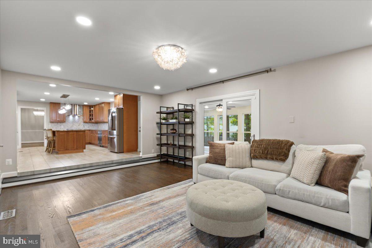 9472 LAPSTRAKE LN, BURKE, Virginia 22015, 7 Bedrooms Bedrooms, ,5 BathroomsBathrooms,Residential,For sale,9472 LAPSTRAKE LN,VAFX2261460 MLS # VAFX2261460