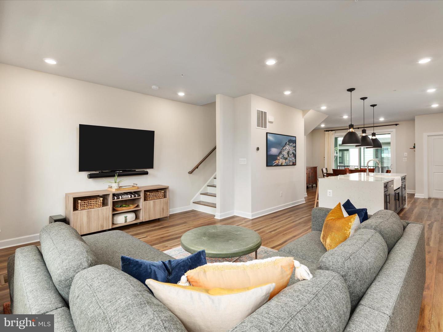 113 PLEASANT ST NW #6, VIENNA, Virginia 22180, 3 Bedrooms Bedrooms, ,4 BathroomsBathrooms,Residential,For sale,113 PLEASANT ST NW #6,VAFX2262662 MLS # VAFX2262662