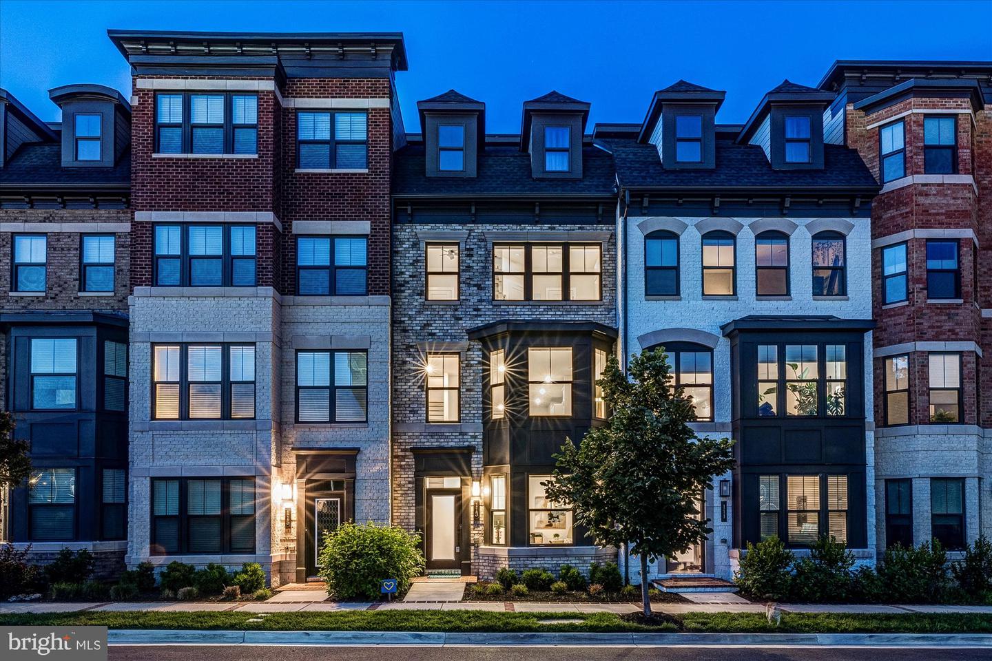 113 PLEASANT ST NW #6, VIENNA, Virginia 22180, 3 Bedrooms Bedrooms, ,4 BathroomsBathrooms,Residential,For sale,113 PLEASANT ST NW #6,VAFX2262662 MLS # VAFX2262662