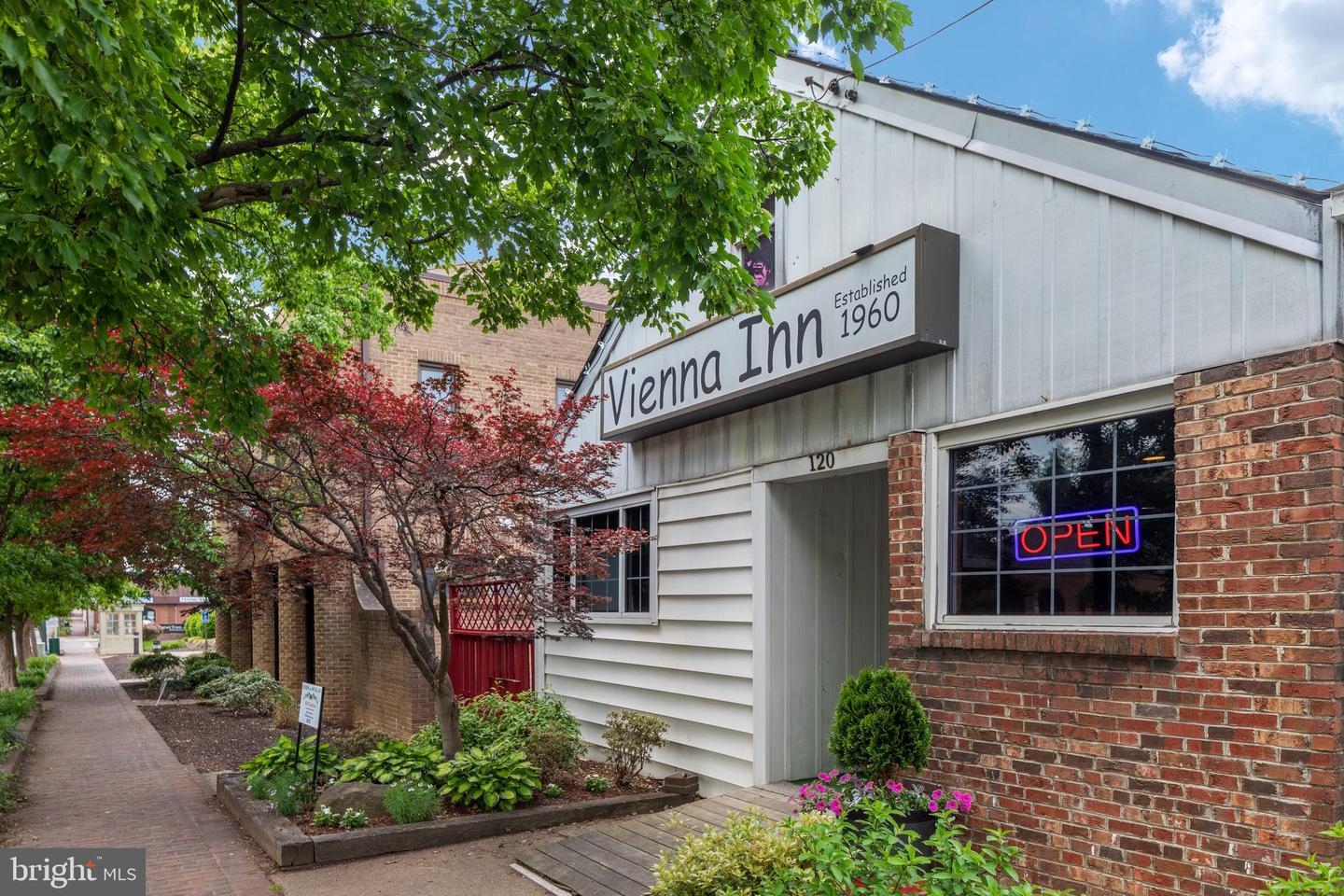 113 PLEASANT ST NW #6, VIENNA, Virginia 22180, 3 Bedrooms Bedrooms, ,4 BathroomsBathrooms,Residential,For sale,113 PLEASANT ST NW #6,VAFX2262662 MLS # VAFX2262662