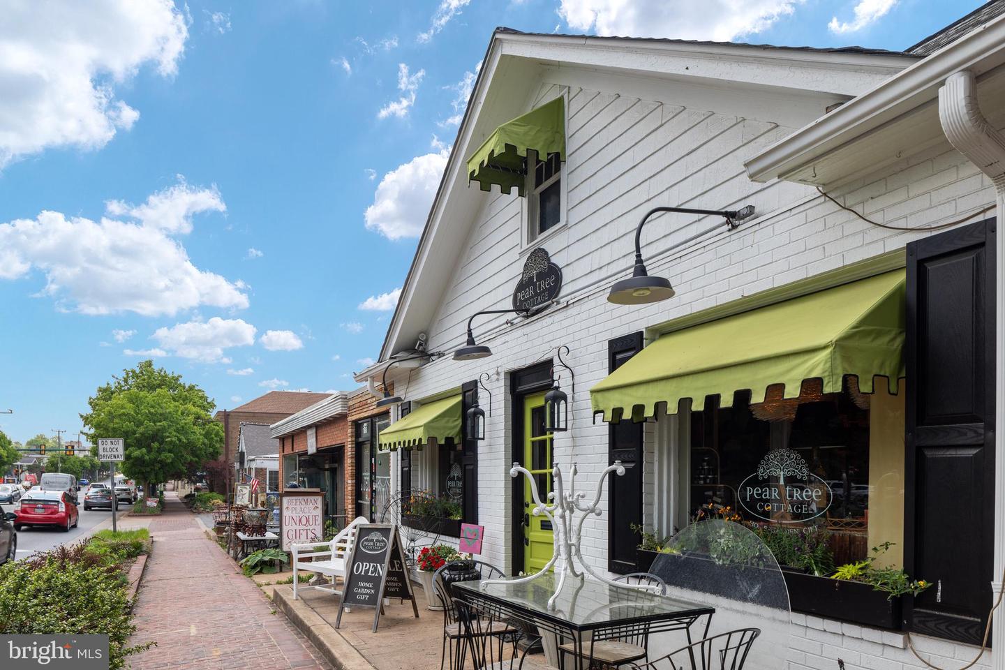 113 PLEASANT ST NW #6, VIENNA, Virginia 22180, 3 Bedrooms Bedrooms, ,4 BathroomsBathrooms,Residential,For sale,113 PLEASANT ST NW #6,VAFX2262662 MLS # VAFX2262662