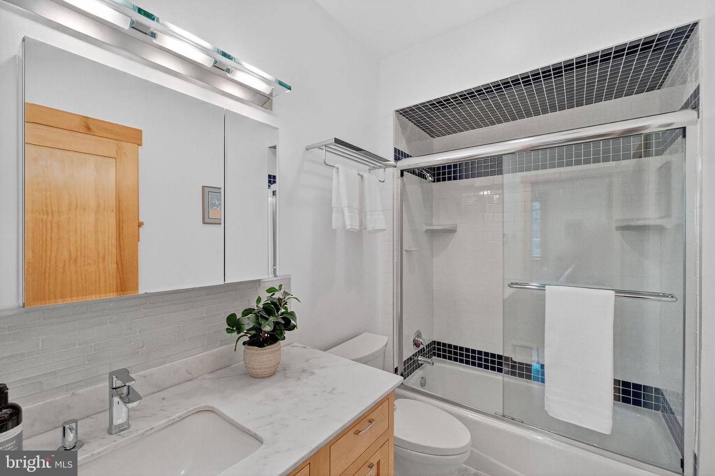 2136 POWHATAN ST, FALLS CHURCH, Virginia 22043, 5 Bedrooms Bedrooms, ,4 BathroomsBathrooms,Residential,For sale,2136 POWHATAN ST,VAFX2262720 MLS # VAFX2262720