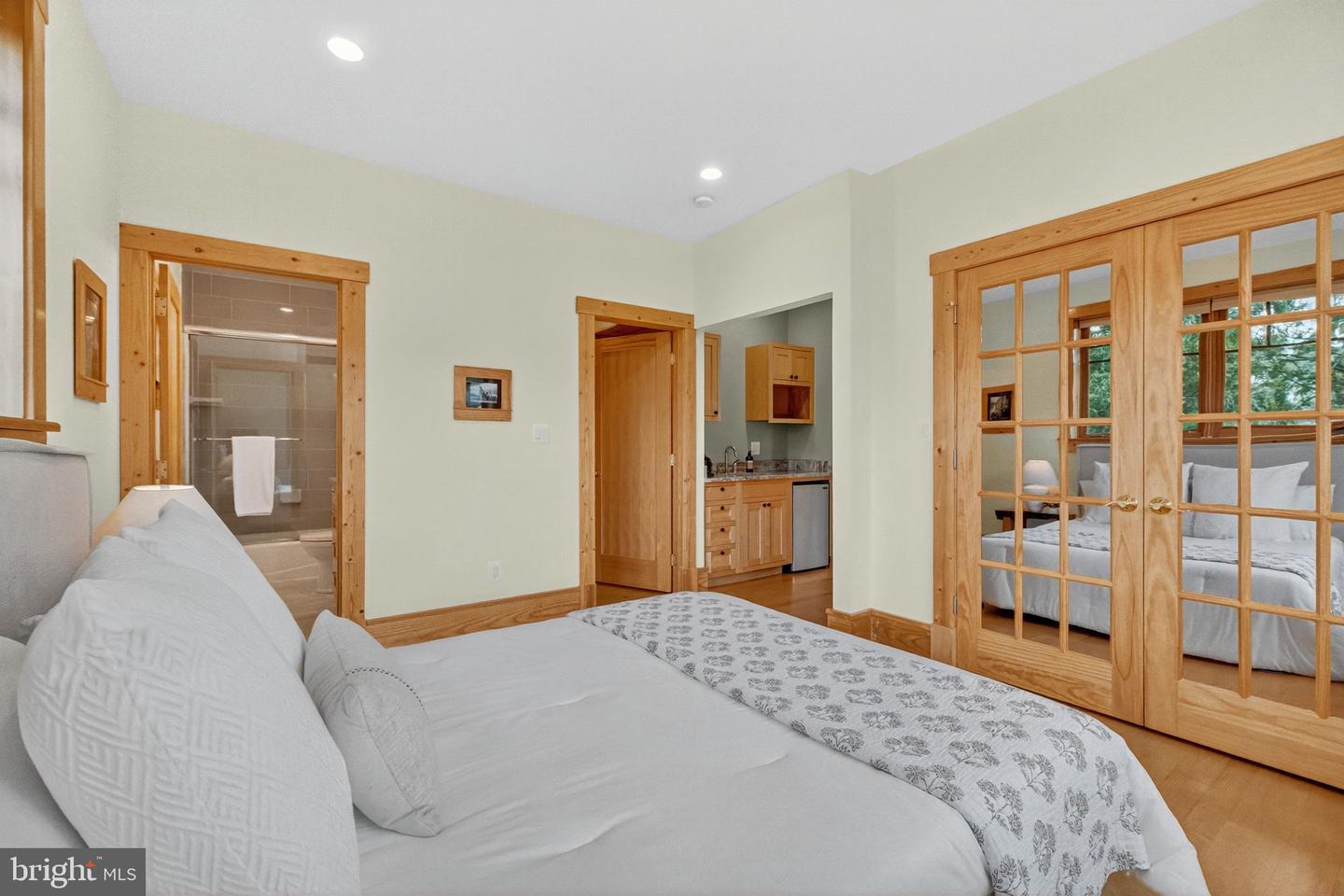 2136 POWHATAN ST, FALLS CHURCH, Virginia 22043, 5 Bedrooms Bedrooms, ,4 BathroomsBathrooms,Residential,For sale,2136 POWHATAN ST,VAFX2262720 MLS # VAFX2262720