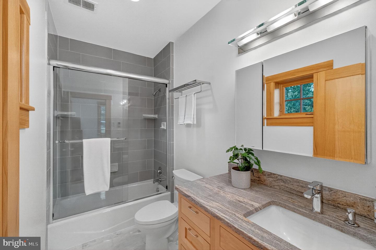 2136 POWHATAN ST, FALLS CHURCH, Virginia 22043, 5 Bedrooms Bedrooms, ,4 BathroomsBathrooms,Residential,For sale,2136 POWHATAN ST,VAFX2262720 MLS # VAFX2262720
