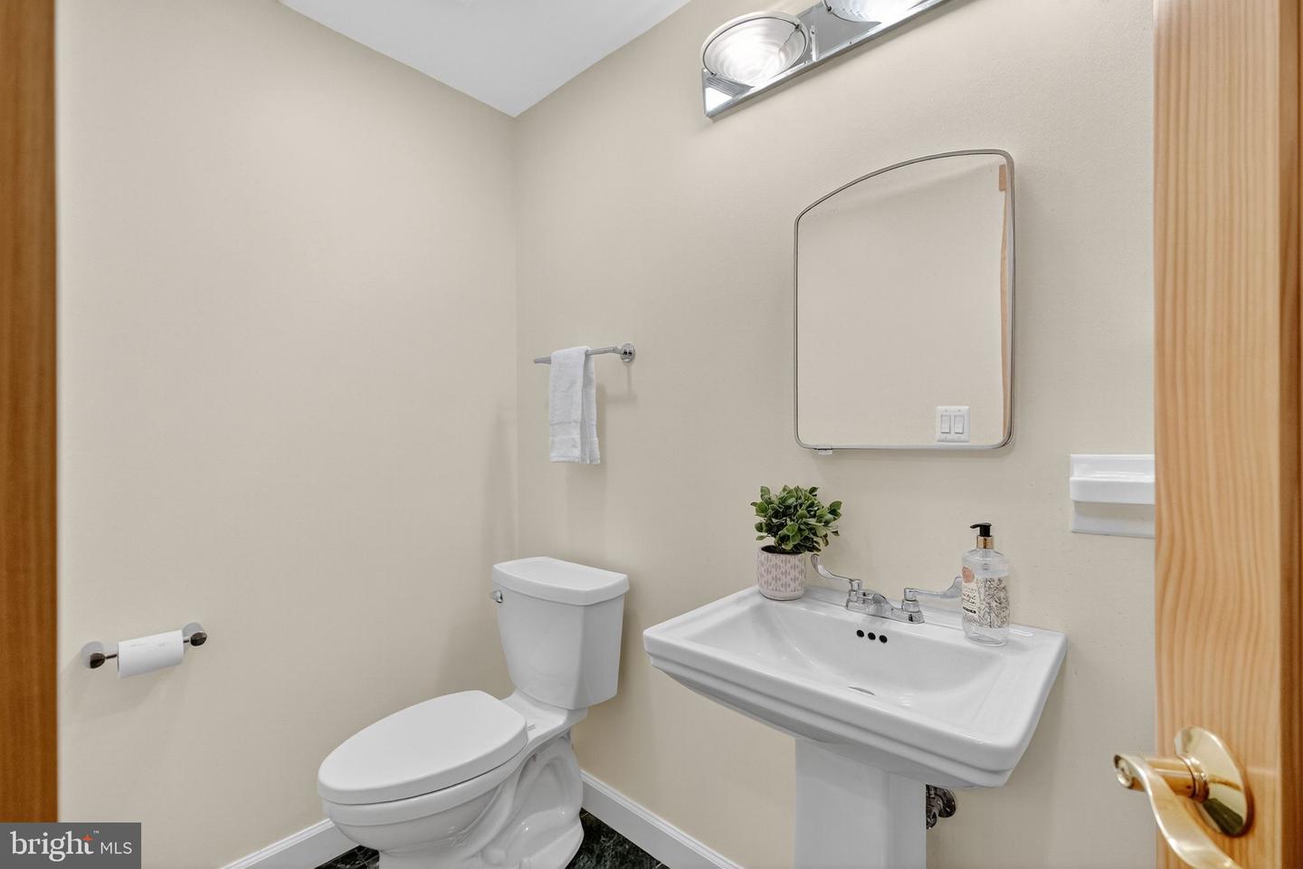 2136 POWHATAN ST, FALLS CHURCH, Virginia 22043, 5 Bedrooms Bedrooms, ,4 BathroomsBathrooms,Residential,For sale,2136 POWHATAN ST,VAFX2262720 MLS # VAFX2262720