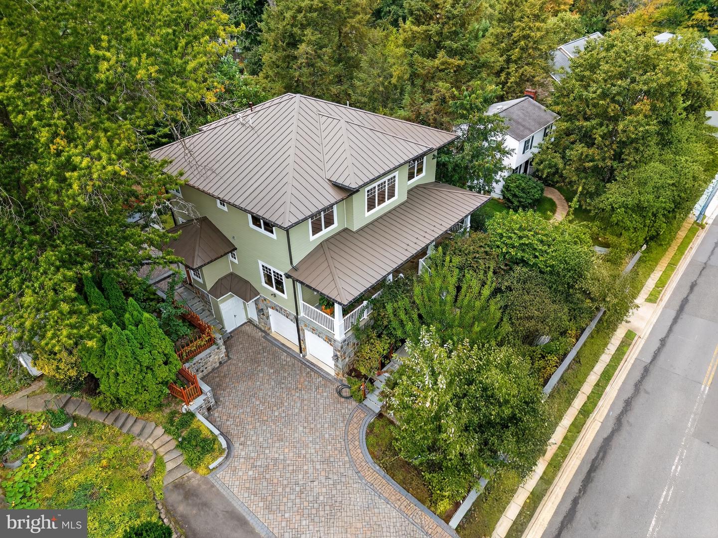 2136 POWHATAN ST, FALLS CHURCH, Virginia 22043, 5 Bedrooms Bedrooms, ,4 BathroomsBathrooms,Residential,For sale,2136 POWHATAN ST,VAFX2262720 MLS # VAFX2262720