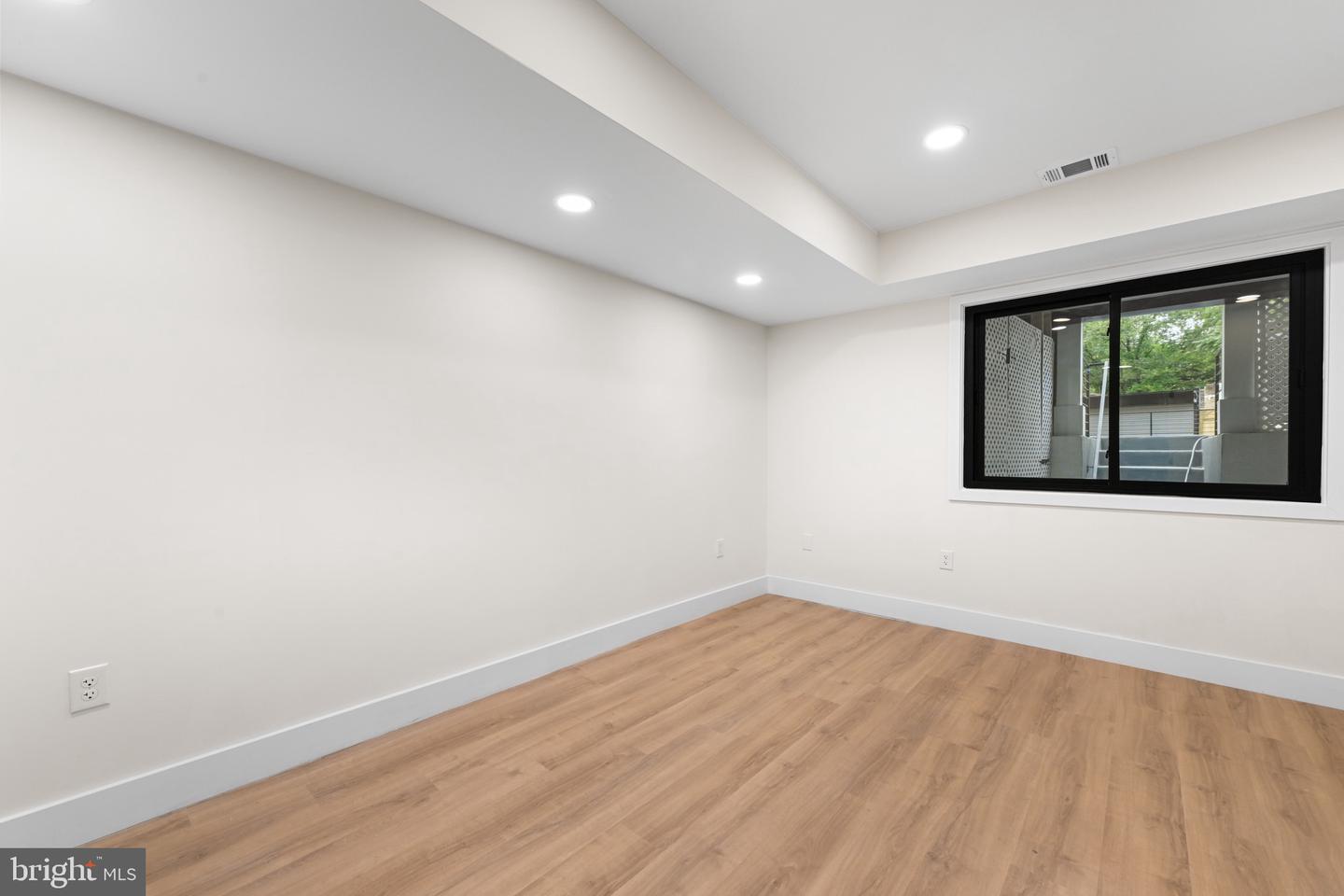 515 KENTUCKY AVE SE, WASHINGTON, District Of Columbia 20003, 5 Bedrooms Bedrooms, ,4 BathroomsBathrooms,Residential,For sale,515 KENTUCKY AVE SE,DCDC2216584 MLS # DCDC2216584 515 KENTUCKY AVE SE, WASHINGTON, District Of Columbia 20003, 5 Bedrooms Bedrooms, ,4 BathroomsBathrooms,Residential,For sale,515 KENTUCKY AVE SE,DCDC2216584 MLS # DCDC2216584