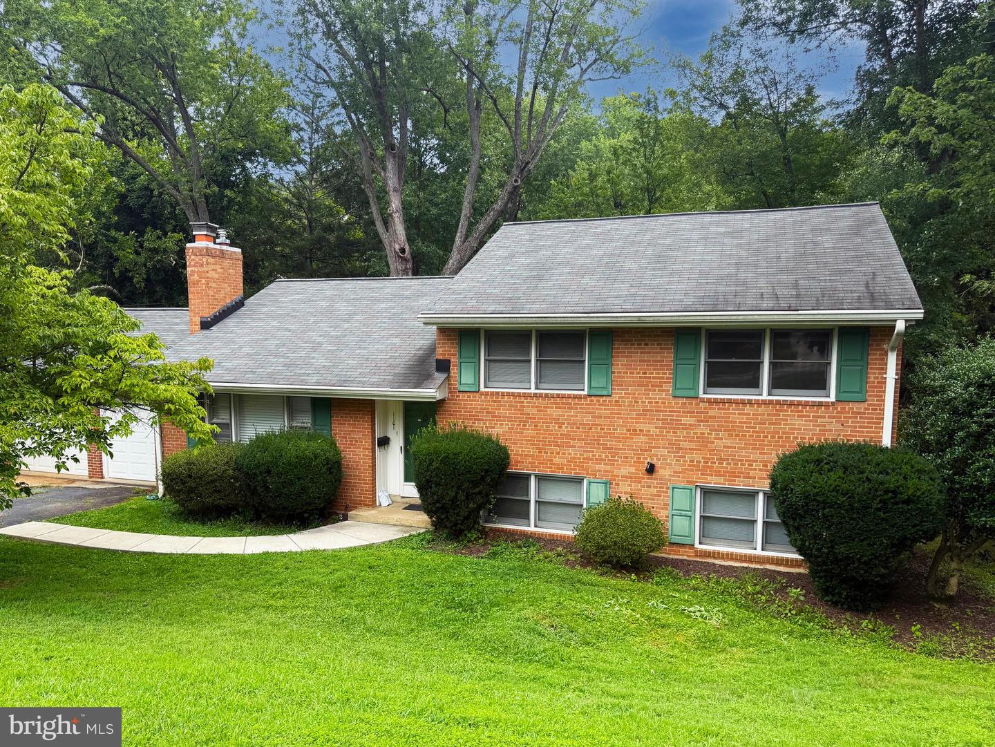 1101 DEAD RUN DR, MCLEAN, Virginia 22101, 5 Bedrooms Bedrooms, ,3 BathroomsBathrooms,Residential,For sale,1101 DEAD RUN DR,VAFX2263056 MLS # VAFX2263056