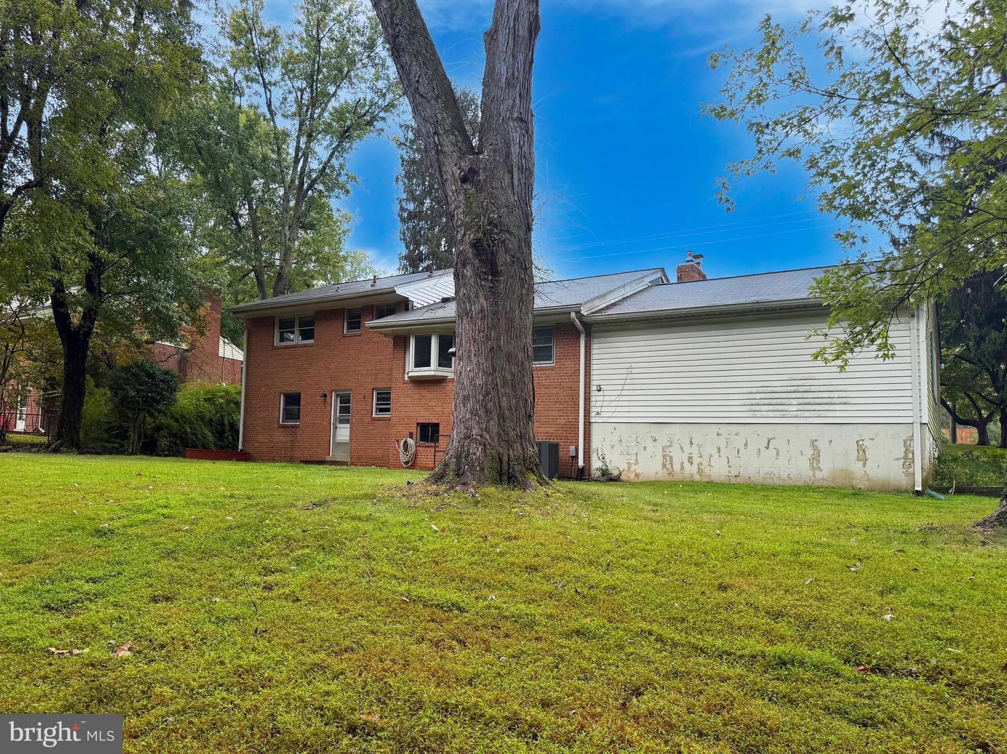 1101 DEAD RUN DR, MCLEAN, Virginia 22101, 5 Bedrooms Bedrooms, ,3 BathroomsBathrooms,Residential,For sale,1101 DEAD RUN DR,VAFX2263056 MLS # VAFX2263056