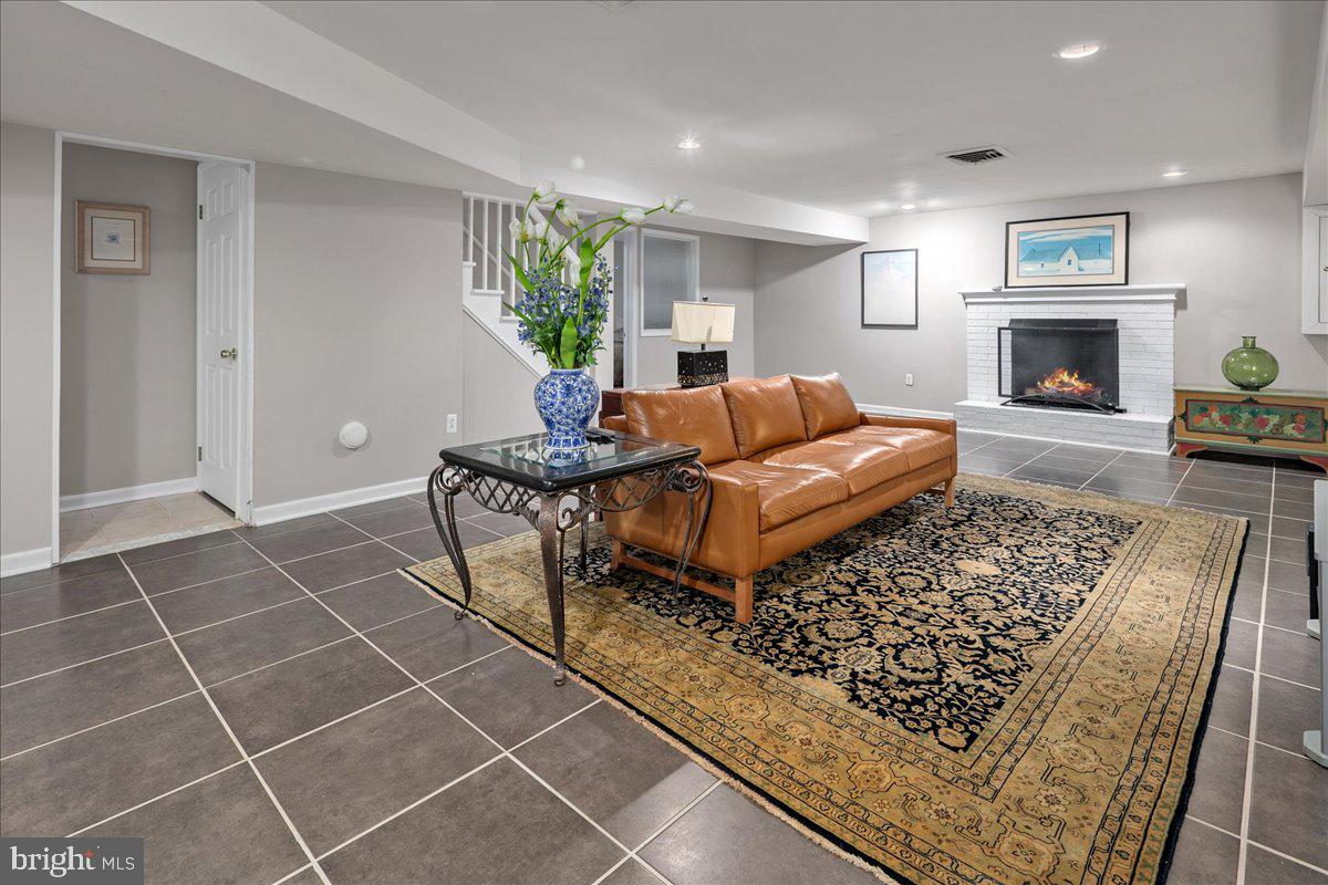 4412 TARPON LN, ALEXANDRIA, Virginia 22309, 5 Bedrooms Bedrooms, ,3 BathroomsBathrooms,Residential,For sale,4412 TARPON LN,VAFX2263838 MLS # VAFX2263838