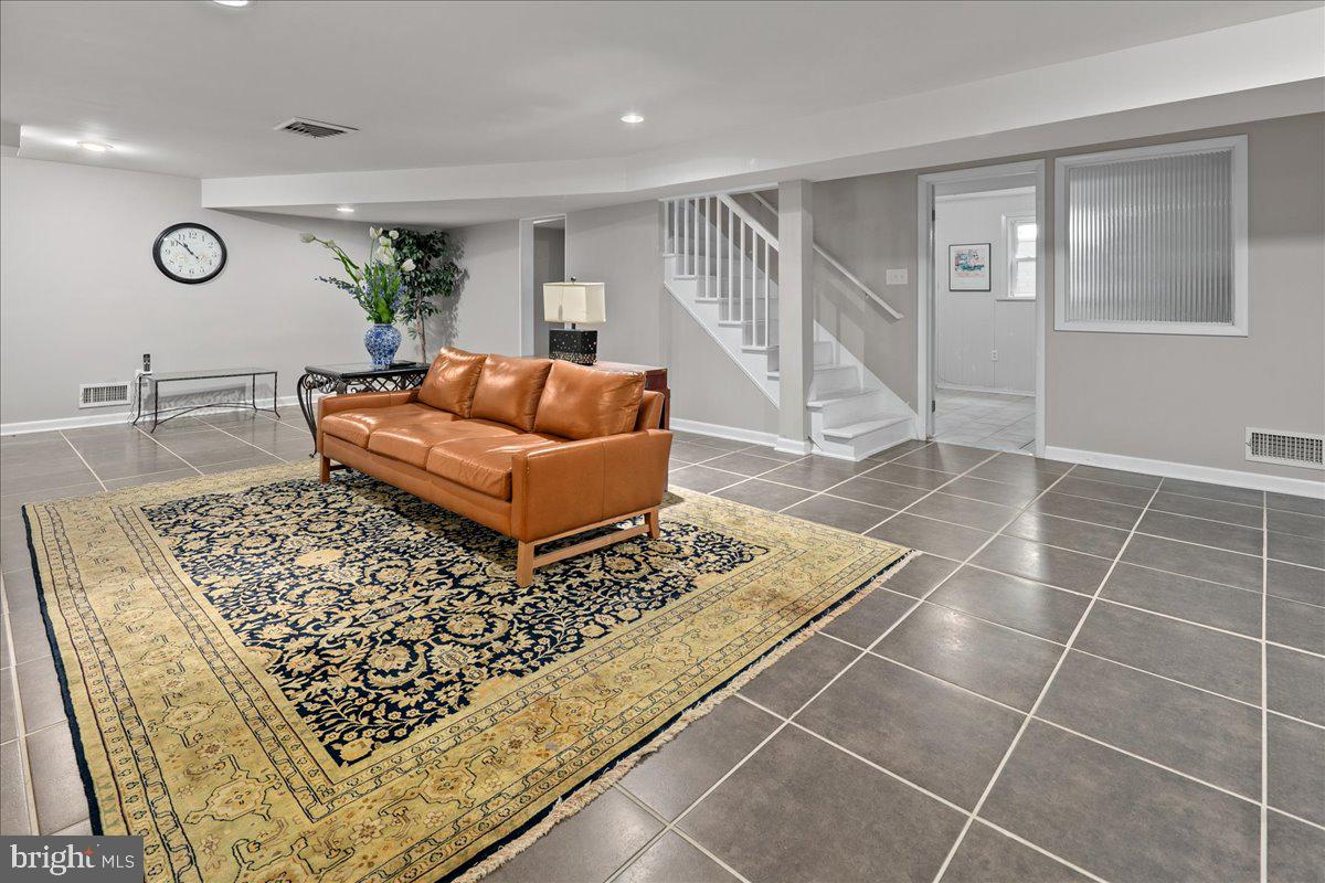 4412 TARPON LN, ALEXANDRIA, Virginia 22309, 5 Bedrooms Bedrooms, ,3 BathroomsBathrooms,Residential,For sale,4412 TARPON LN,VAFX2263838 MLS # VAFX2263838