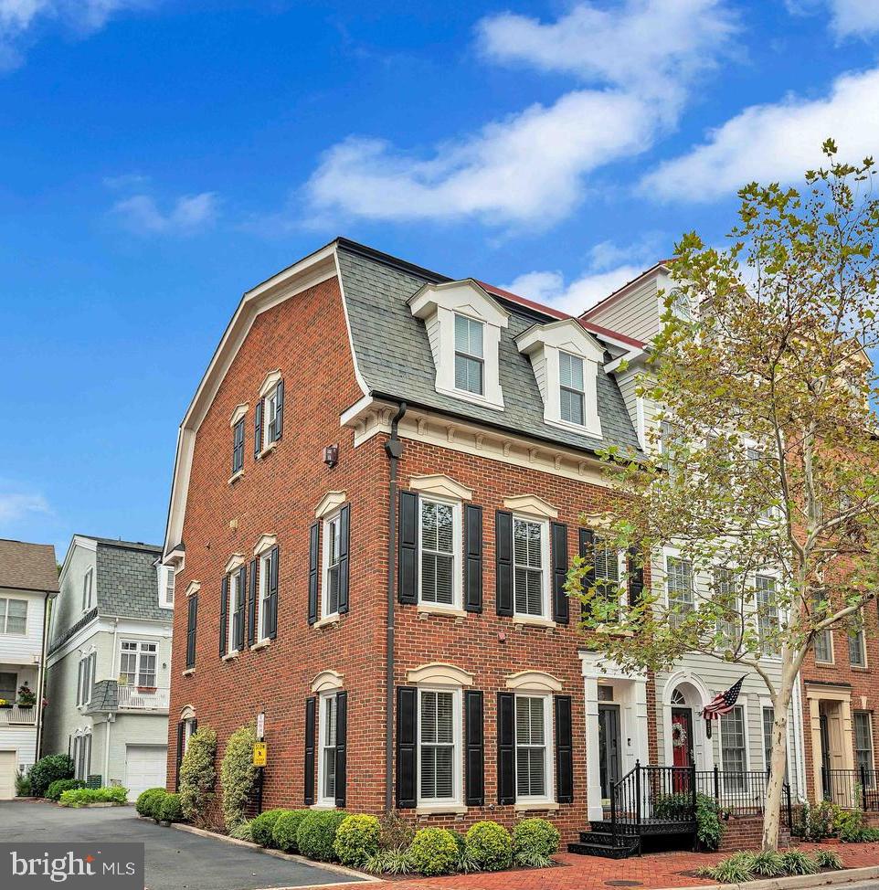 725 CARPENTER RD, ALEXANDRIA, Virginia 22314, 3 Bedrooms Bedrooms, ,3 BathroomsBathrooms,Residential,For sale,725 CARPENTER RD,VAAX2049086 MLS # VAAX2049086