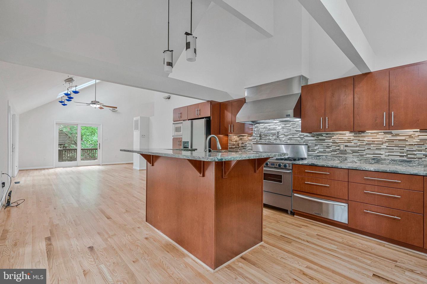 11598 NEWPORT COVE LN, RESTON, Virginia 20194, 6 Bedrooms Bedrooms, ,3 BathroomsBathrooms,Residential,For sale,11598 NEWPORT COVE LN,VAFX2264542 MLS # VAFX2264542