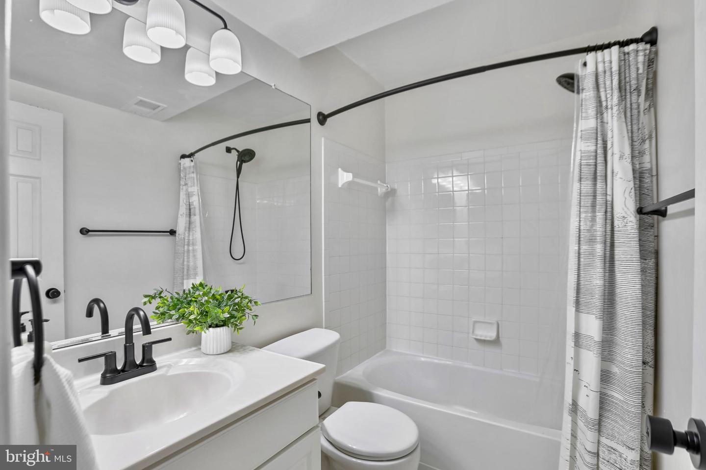 3833 EISENHOWER AVE, ALEXANDRIA, Virginia 22304, 3 Bedrooms Bedrooms, 13 Rooms Rooms,3 BathroomsBathrooms,Residential,For sale,3833 EISENHOWER AVE,VAAX2049288 MLS # VAAX2049288