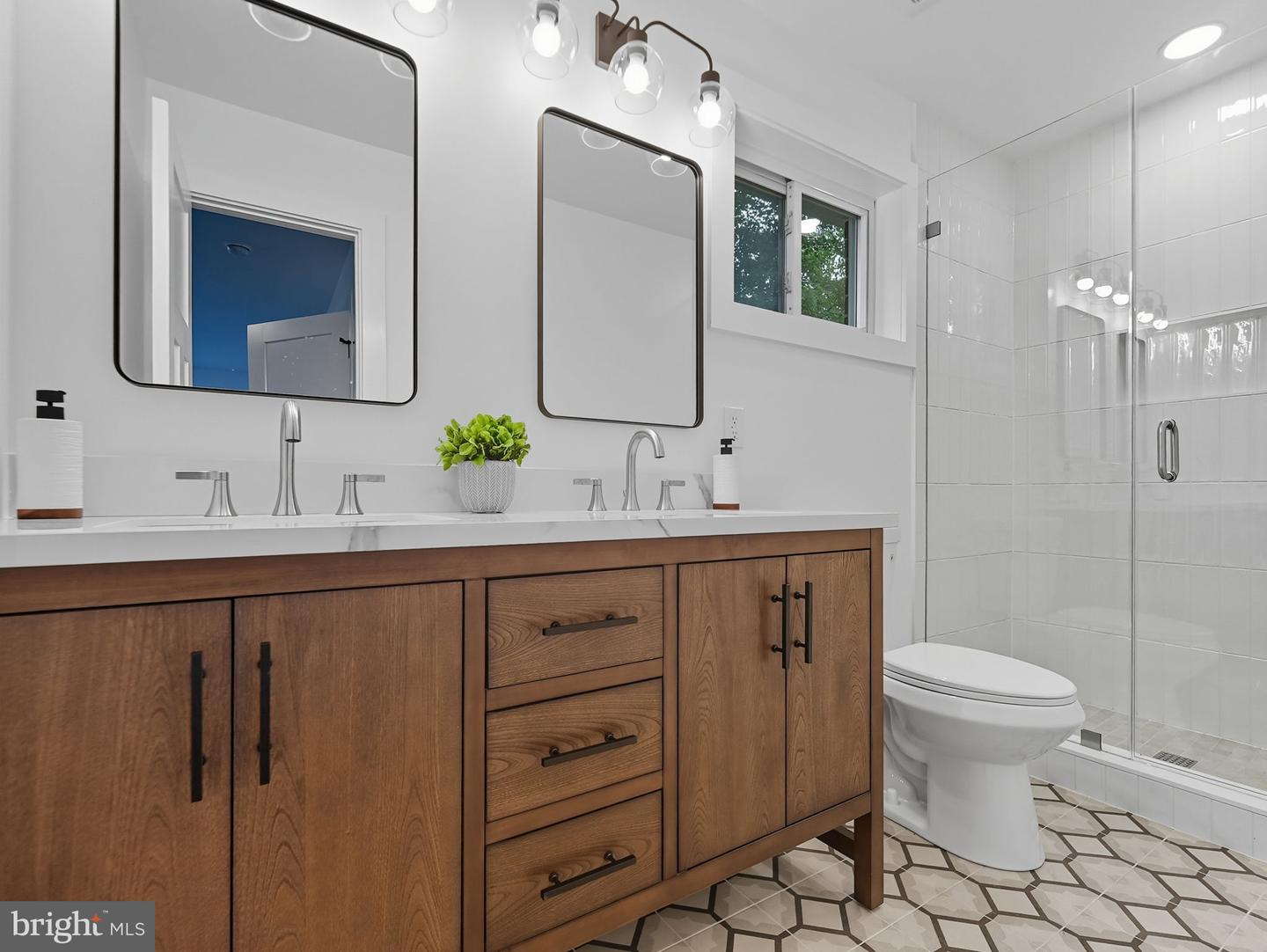 492 N LATHAM ST, ALEXANDRIA, Virginia 22304, 4 Bedrooms Bedrooms, ,3 BathroomsBathrooms,Residential,For sale,492 N LATHAM ST,VAAX2049374 MLS # VAAX2049374